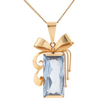 18K gold pendant with blue synthetic stone.