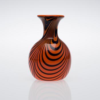 HEIKKI ORVOLA, A VASE, glass, signed H. Orvola Nuutajärvi.
