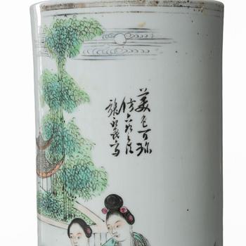 A pair of porcelain vases and a pair of table lamps, China, 20th Century.