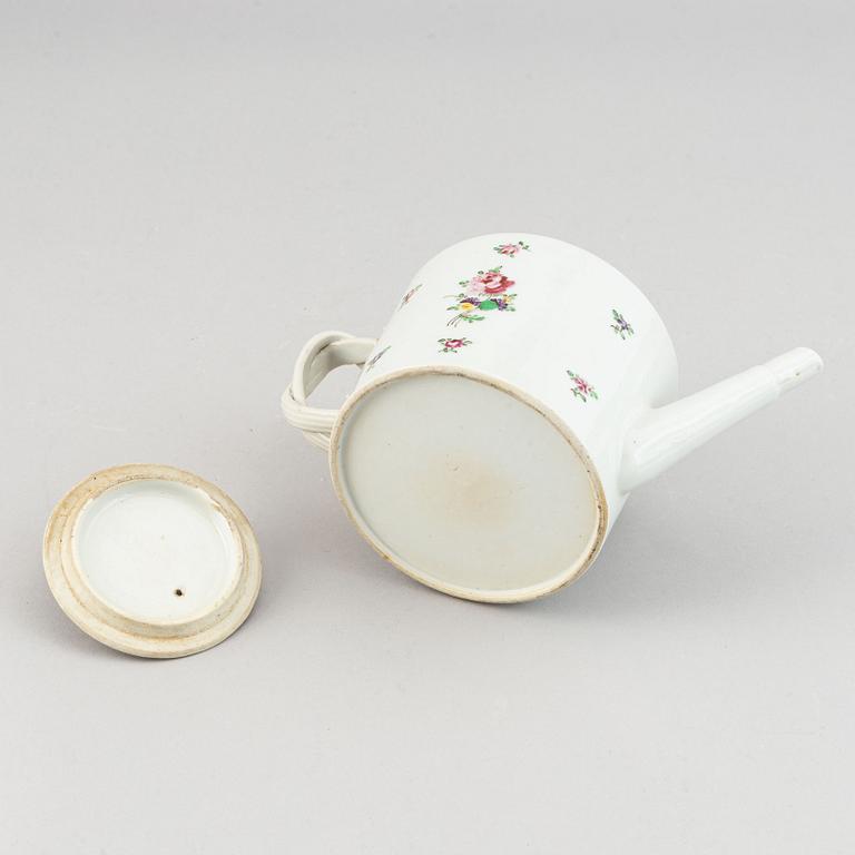 Tekanna med lock, kompaniporslin. Qingdynastin, Jiaqing (1796-1820).