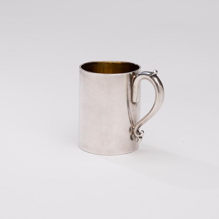 MUGG, silver, S:t Petersburg 1908-17, mästarstämpel HH, vikt 123 g.