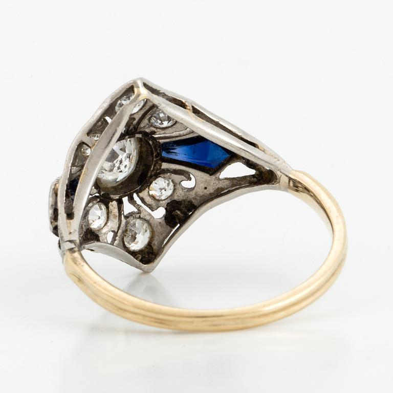RING, med gammalslipade diamanter och troligen syntetiska safirer.