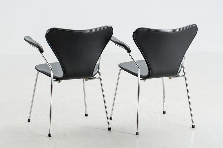 KARMSTOLAR, ett par, "Sjuan", Arne Jacobsen, Fritz Hansen.