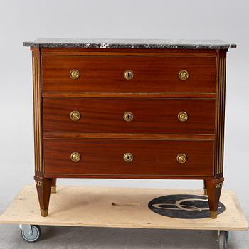 Byrå, 1900-talets första hälft. Gustaviansk stil.