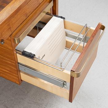 Gorm Christensen & Rolf Middelboe, skrivbord med sideboard, Tranekaer, Danmark, 1960-tal.