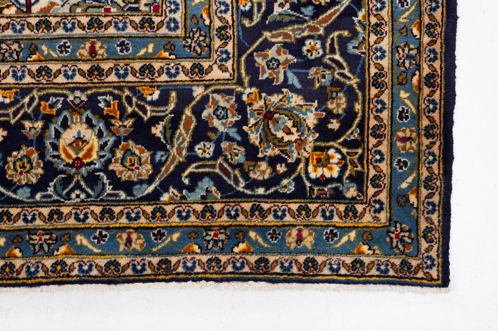 Matta, Keshan, ca 387 x 291 cm.