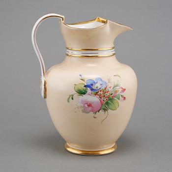 VATTENKANNA MED LOCK, porslin, Bing & Gröndahl, Danmark, omkring sekelskiftet 1800/1900.