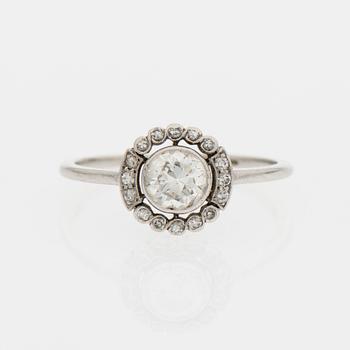 RING, platina, A.Tillander ca 1940-50-tal totalt ca 0,46 ct. Vikt 2,6 g.