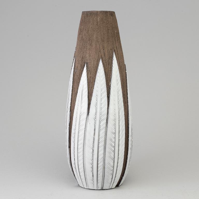 A stoneware vase "Paprika" by Anna-Lisa Thomson, Upsala Ekeby.