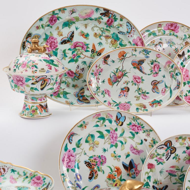 A famille rose 'Chinese Export' Canton dinner service, Qing dynasty, 19th Century. (109 pieces).