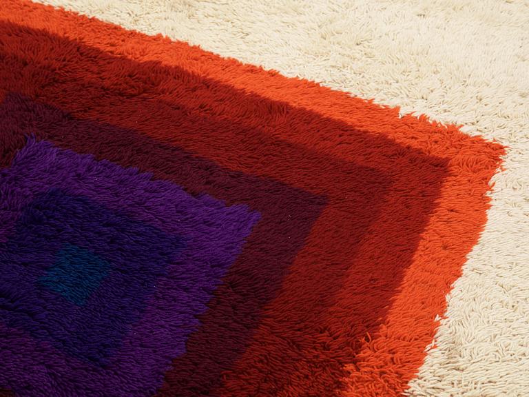 MATTA. "Square, Multi colour". Maskingjord rya. 199,5 x 137 cm. Komponerad av Verner Panton.