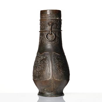Vas, brons. Mingdynastin (1368-1644).