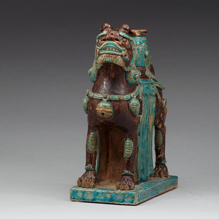FIGURIN, keramik. Sen Mingdynasti (1368-1644).