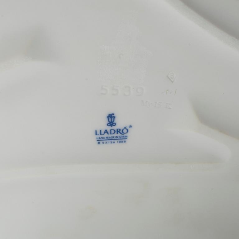 Lladró, figurine, "Puppy dog tails", Spain.