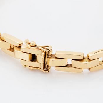 18K gold bracelet.