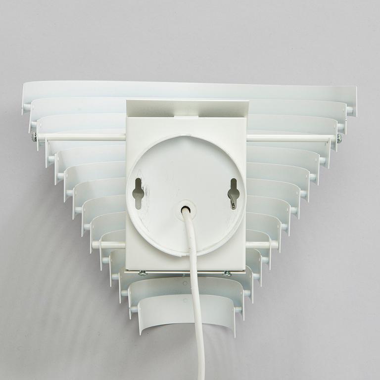 Alvar Aalto, Vägglampa modell A 910, Artek.