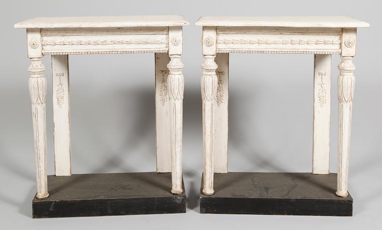 KONSOLBORD, 1 par, gustaviansk stil, 1900-talets första hälft.