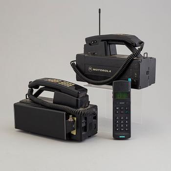 MOBILTELEFONER, 3 st, Motorola samt Siemens, 1980-tal.