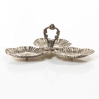 Tredelat serveringsfat, silver, 1900-tal.