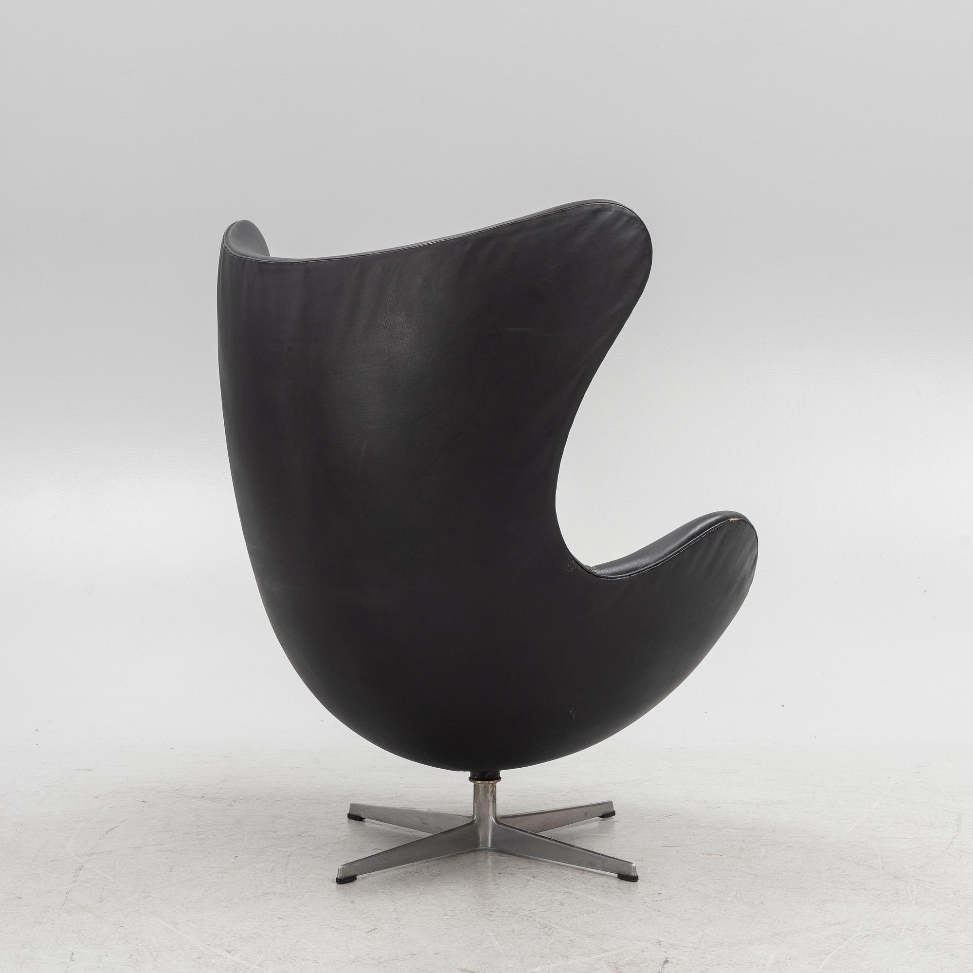 Arne Jacobsen, fåtölj, "Ägget/The Egg Chair", Fritz Hansen, Danmark 1971.