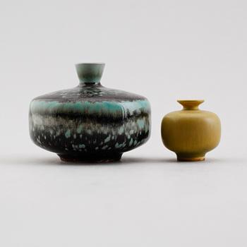 MINIATYRVASER, 2 st, stengods, Berndt Friberg, Gustavsbergs studiohand.