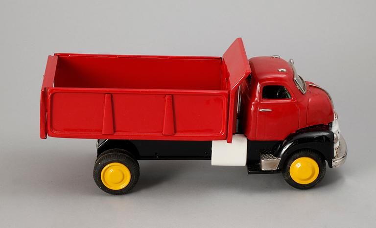 A Japanese Yonezawa Dump truck and a German MS Magirus lorry, 1950s.
