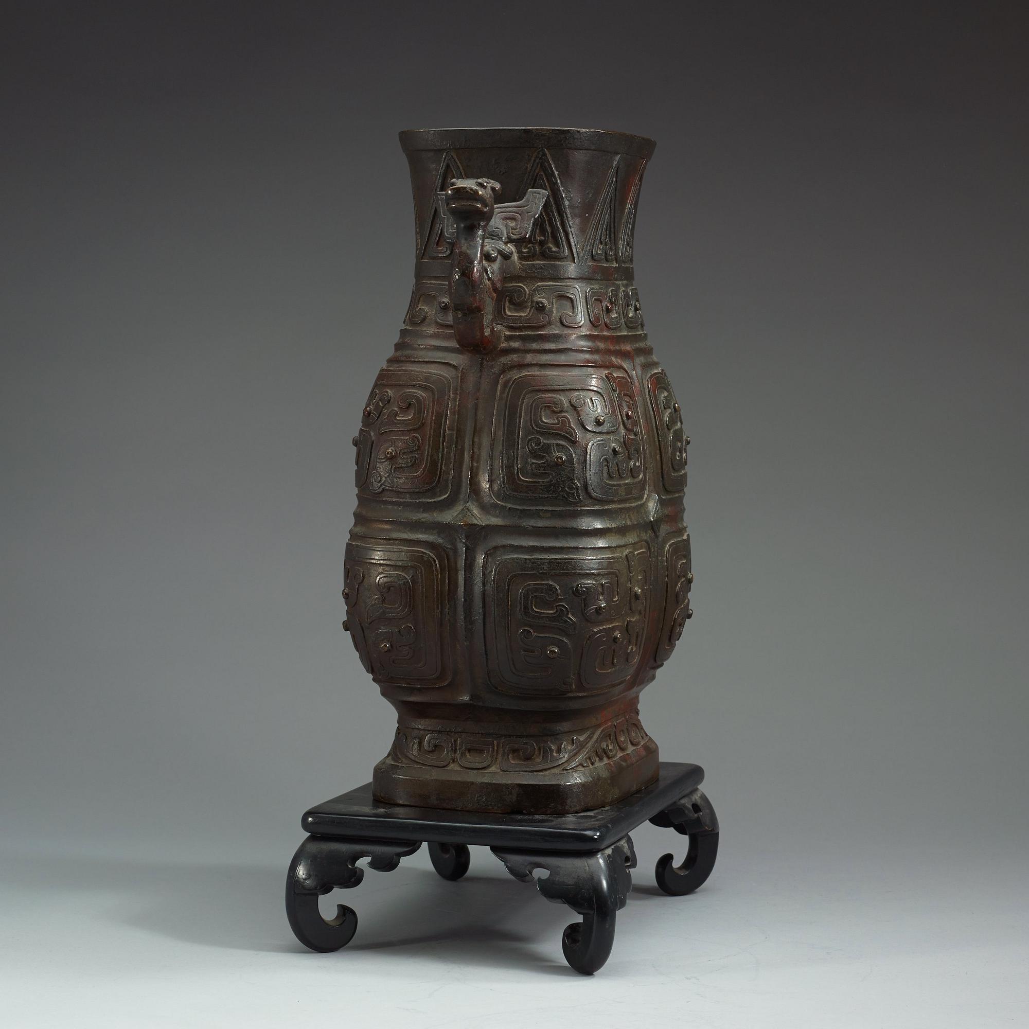 A bronze hu, Qing dynasty (1644-1912).