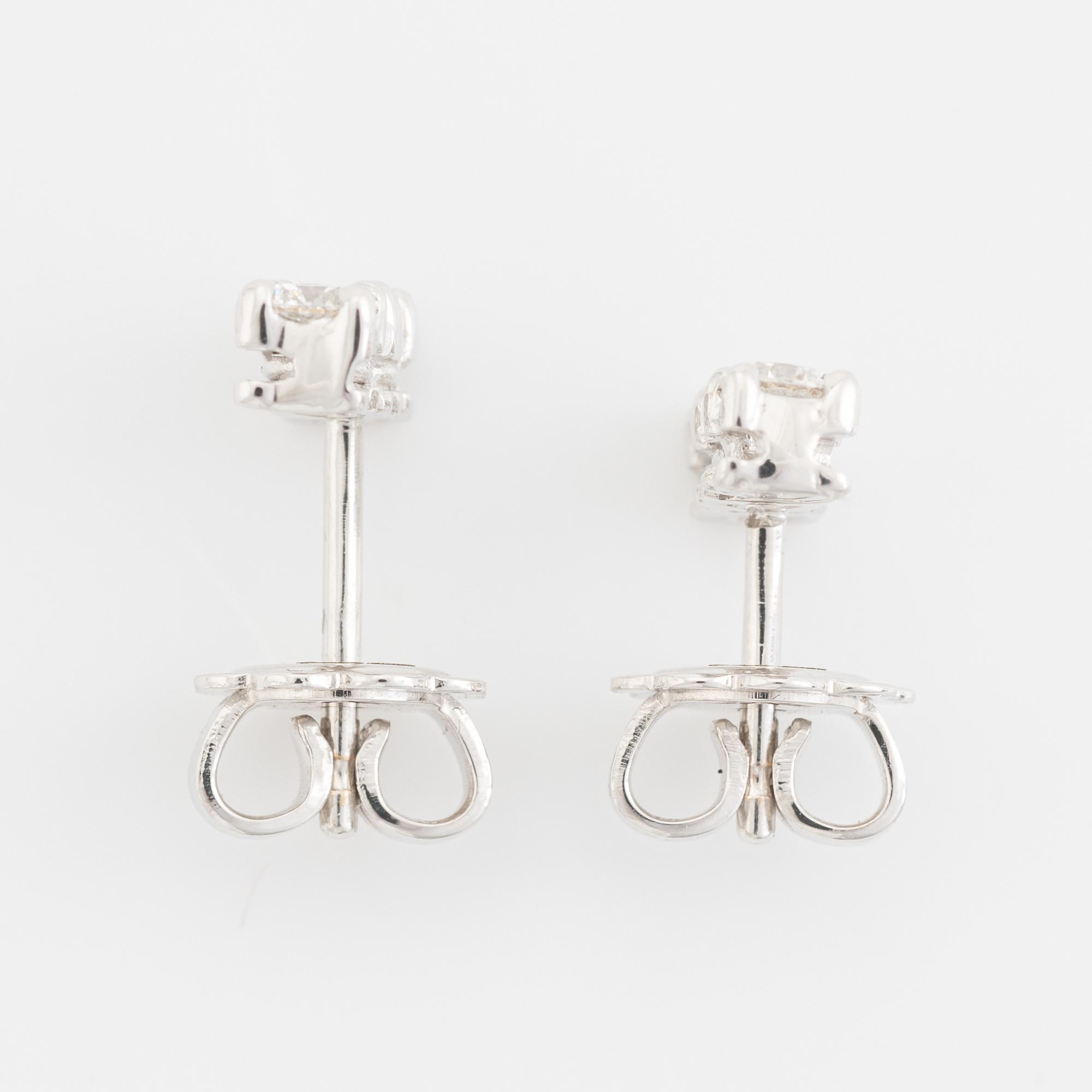 Brilliant cut diamond earrings, total ca 0,52 ct.