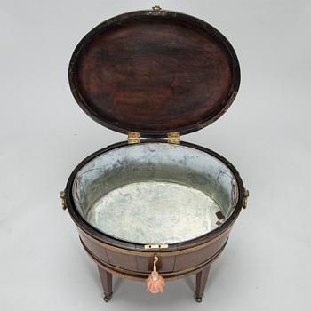 An 18th century english wine cooler.