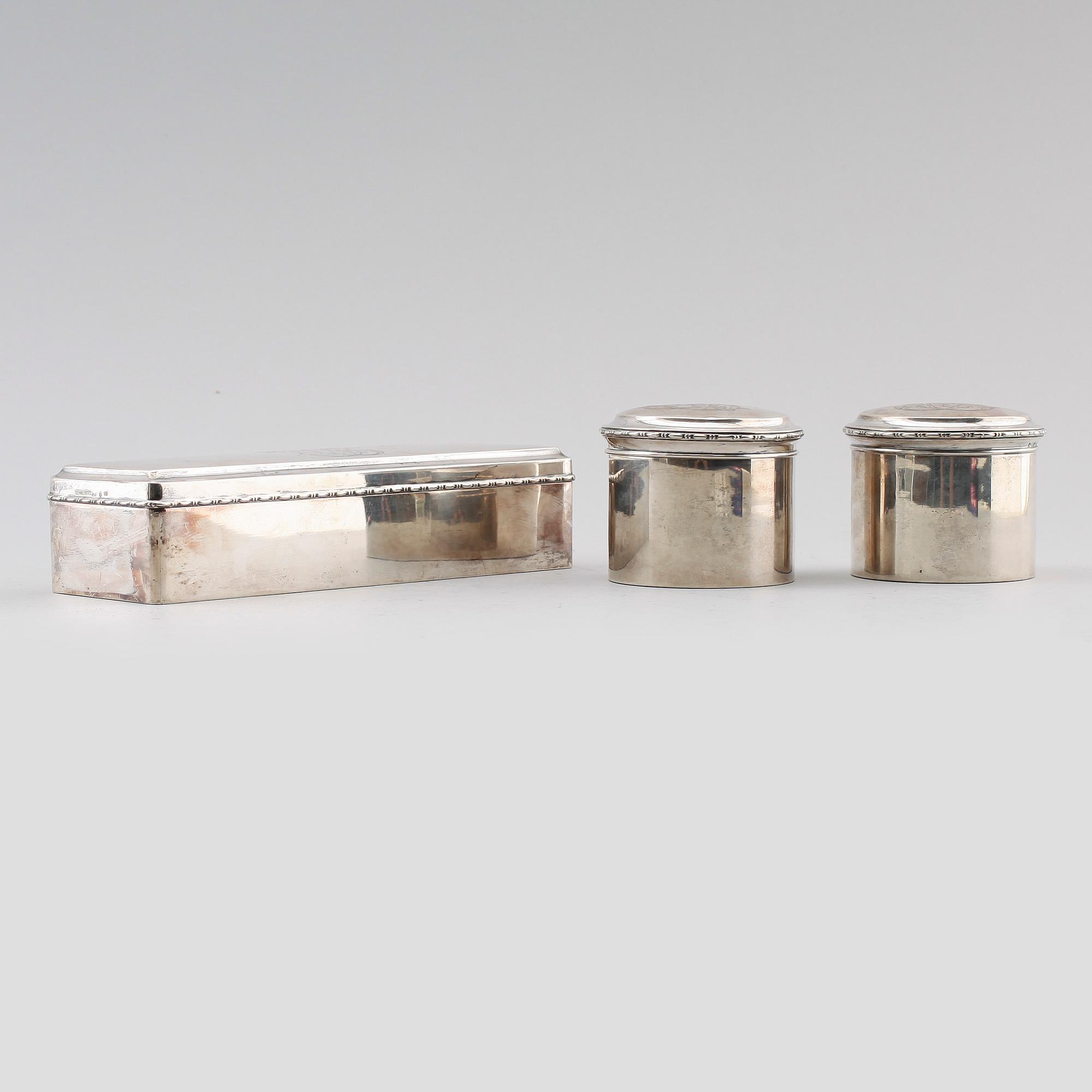 DOSOR, 3 delar, silver, C.G Hallberg, Stockholm 1917. Vikt ca 670 g.