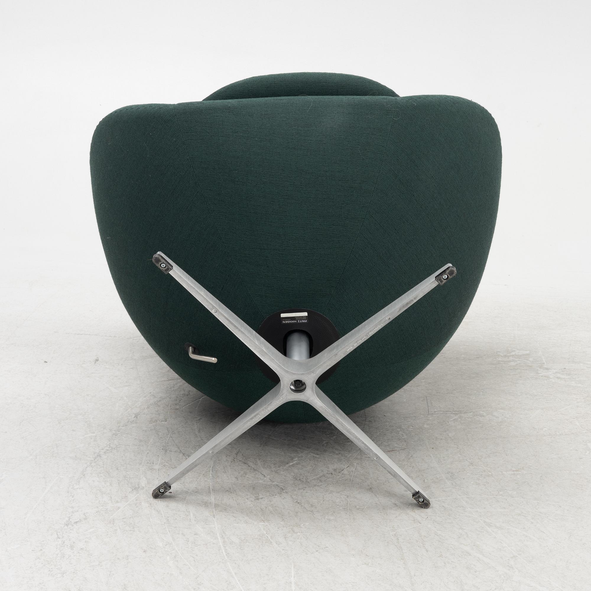 Arne Jacobsen, armchair, "Ägget", Fritz Hansen, 2021.