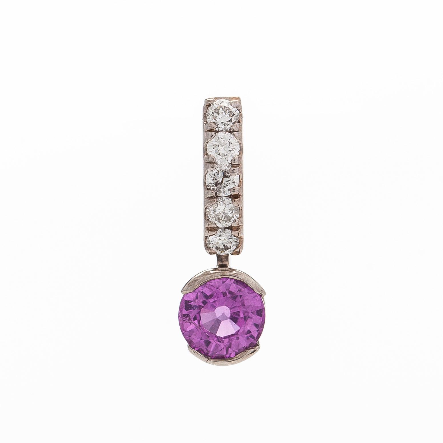 Riipus, 14K valkokultaa, pinkki safiiri ja briljanttihiottuja timantteja.