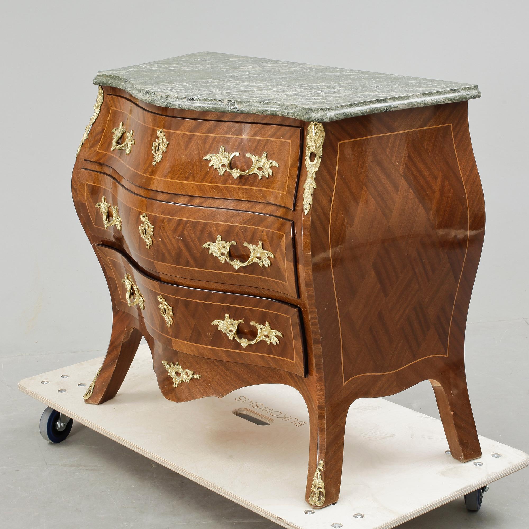 BYRÅ, rokokostil. 1900-tal.