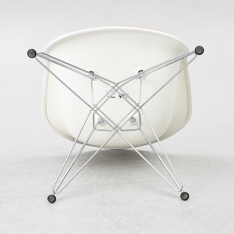 Charles & Ray Eames, karmstolar, 4 st "Plastic Armchair DAR", Vitra, 2018.