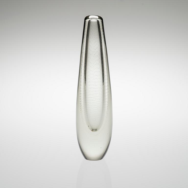 GUNNEL NYMAN, VASE. Unclear signature. G. Nyman, Nuutajärvi Notsjö. Late 1940s.