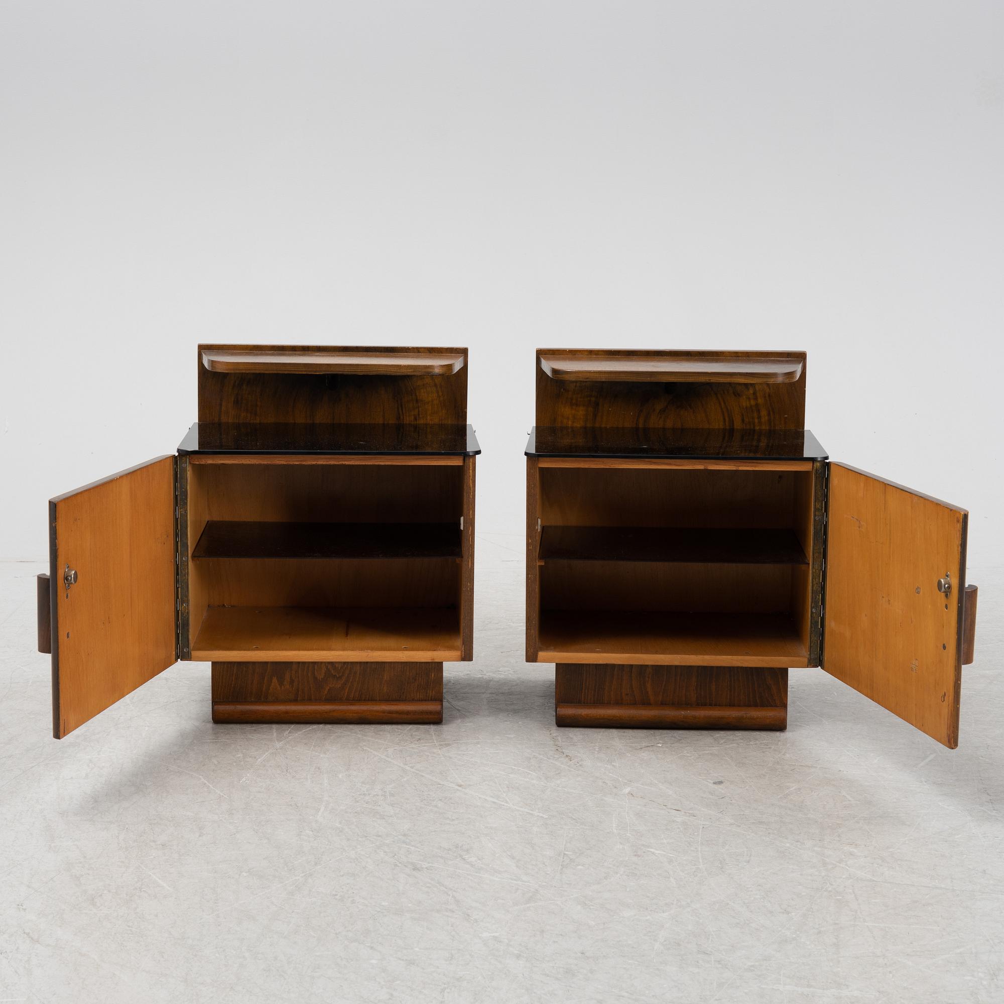 A pair of walnut veneered bedside tables, 1930's/40's.