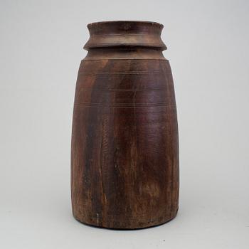 A 17th century lathed container.