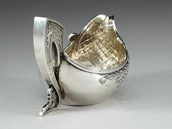 A Russian silver kovsch, makers mark of Pjotr Loskutov, Moscow 1896-1908.