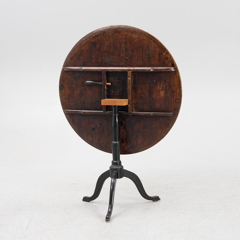 A tilt-top table by Jacob Sjölin (master in Köping and Kungsör 1767-1785).