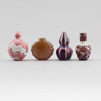 SNUSFLASKOR, 4 st, porslin och glas, Kina, 2000-tal.