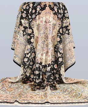 Matta, Täbris, part silk, s.k. 70 Radj, ca 350 x 250 cm.