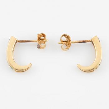 Ring, samt ett par örhängen, 18K guld med små rubiner, smaragder, safirer och diamanter.