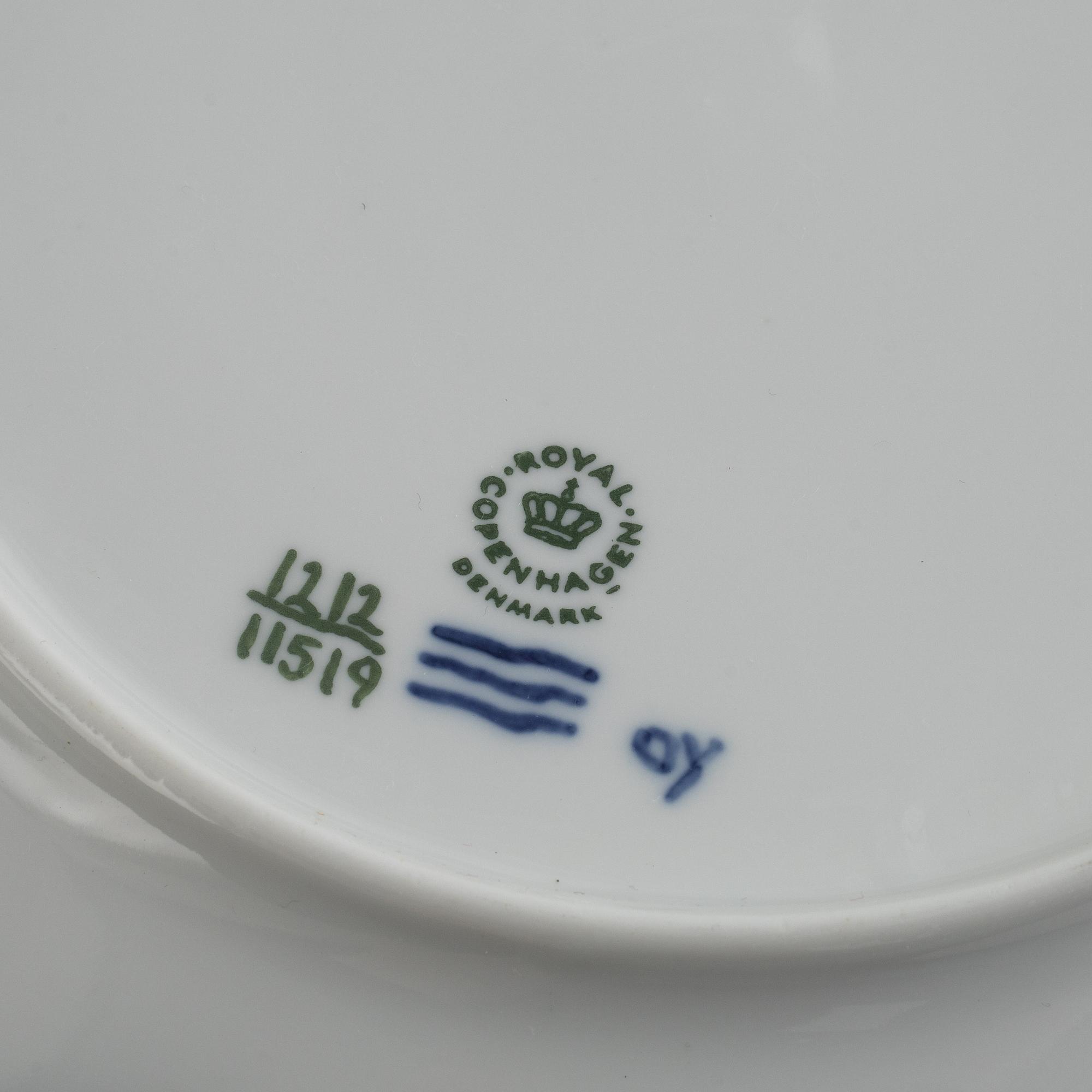 Arnold Krog, dinner service, 67 pieces, porcelain, "Blå vifte", Royal Copenhagen, Denmark.