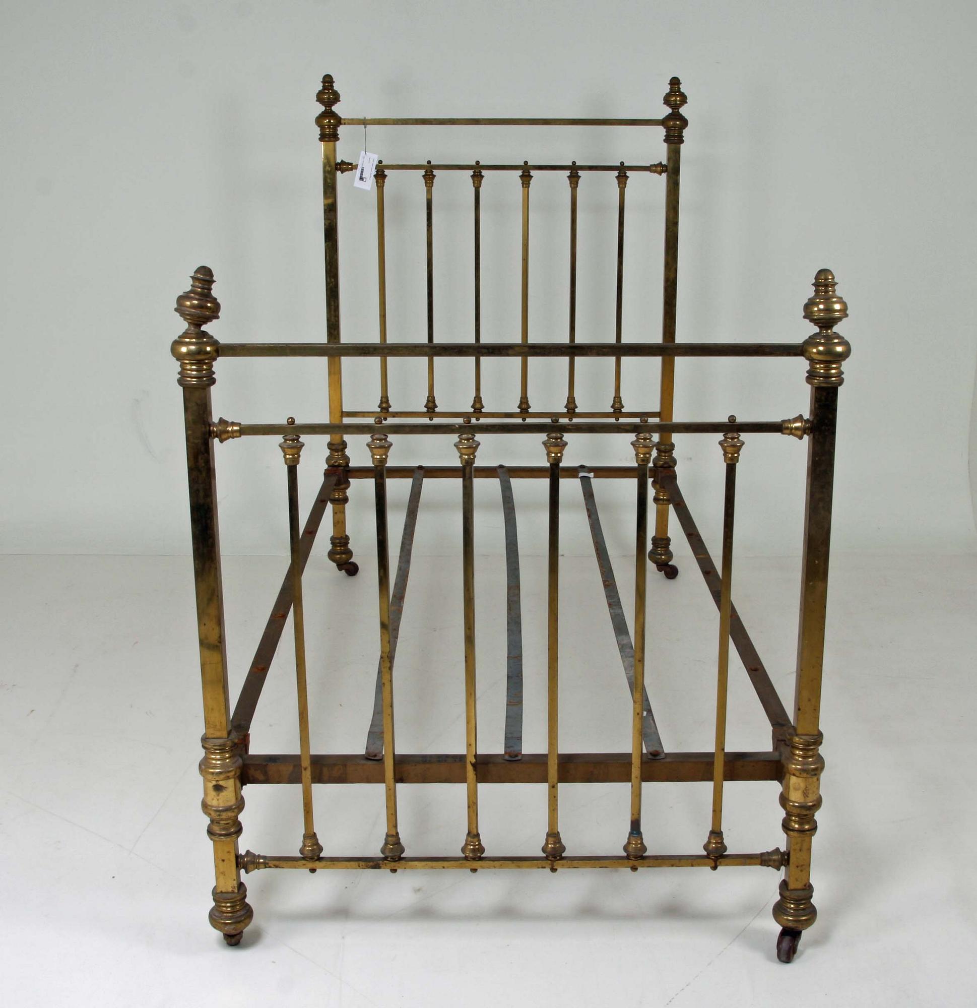 SÄNG, mässing. 1800/1900-tal.