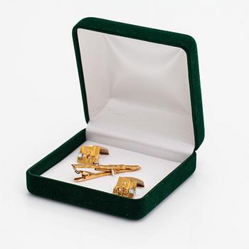 Björn Weckström, Solmioneula ja kalvosinnappipari "Jääriite", 14K kultaa, timantteja n. 0.18 ct yht. Lapponia.
