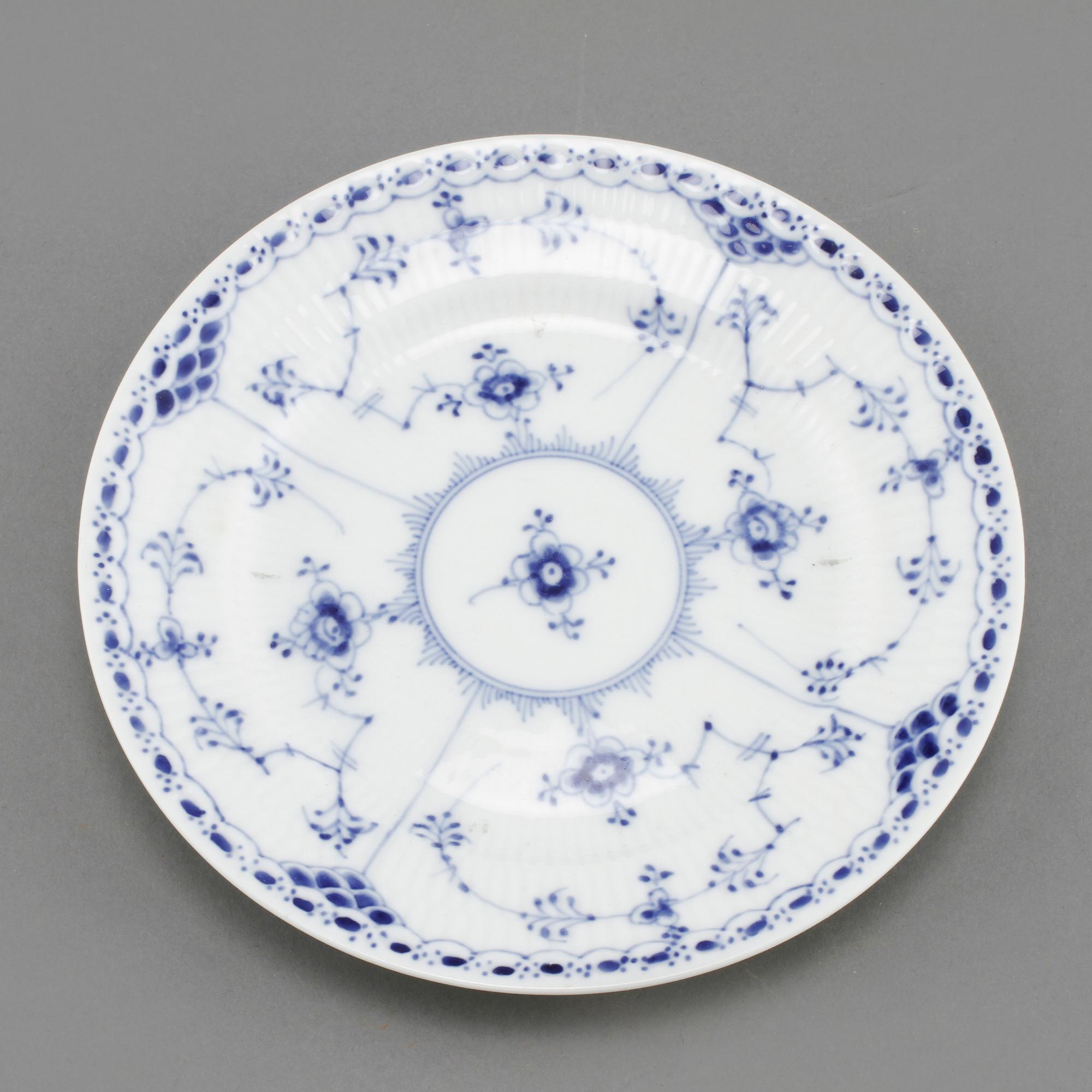 SERVISDELAR, 27 st, porslin, "Musselmalet", Royal Copenhagen, Danmark, 1900-talets andra hälft.