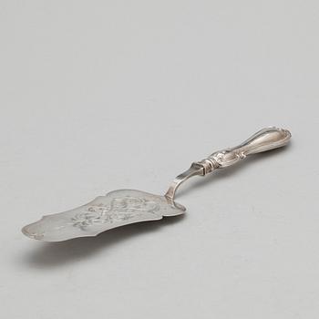 TÅRTSPADE, silver, nyrokoko, Johan Theodor Hagman Uppsala 1880. Vikt ca 125 gram.