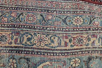 A semi-antique Tehran carpet, ca 384,5 x 288 cm.