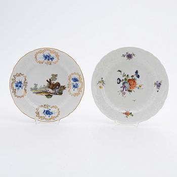 Meissen, tallrikar, två st,  punktzeit (1756-1773) samt Marcolinis period (1774-1814).