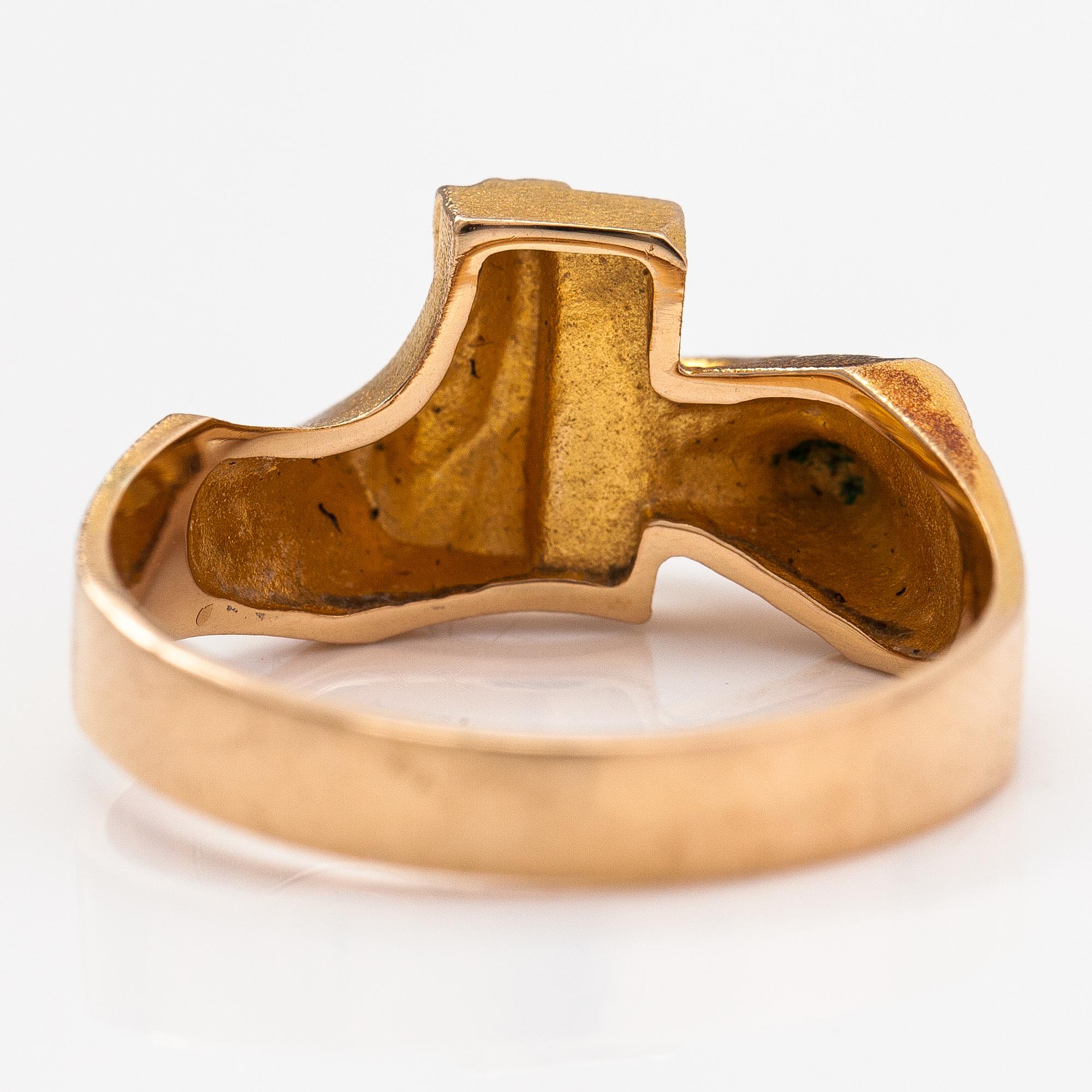 Björn Weckström, Sormus "Corrida", 14K kultaa ja zoisiitti. Lapponia 1980.